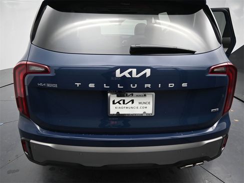 New 2025 Kia Telluride S image 9