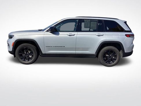 Used 2024 Jeep Grand Cherokee Altitude image 6