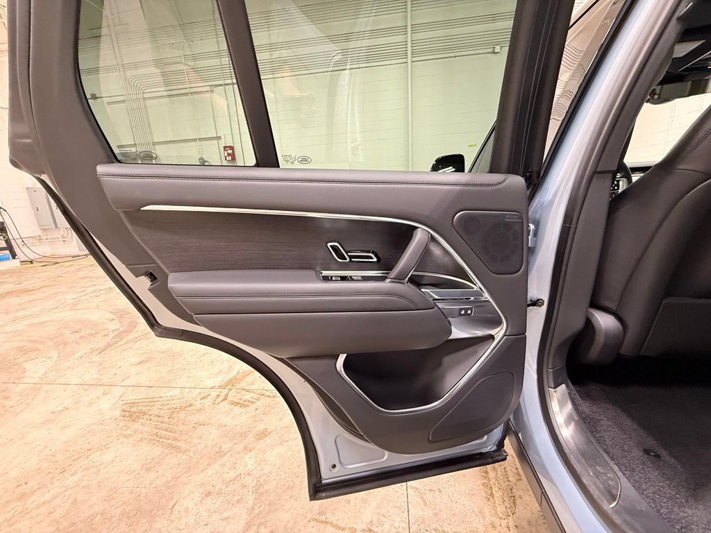 Used 2024 Land Rover Range Rover SE AWD/4WD image 40