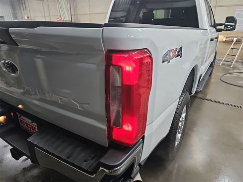 Used 2024 Ford F250 XLT image 32