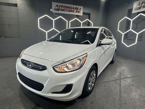 Used 2017 Hyundai Accent SE image 2