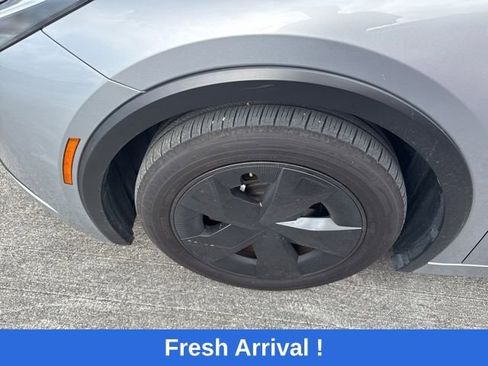 Used 2025 Toyota Prius LE image 18