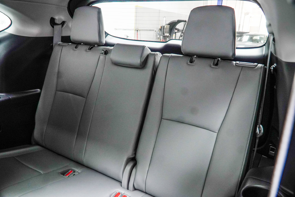 Used 2023 Toyota Highlander Platinum FWD image 44