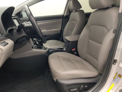 Used 2018 Hyundai Elantra Limited FWD image 17