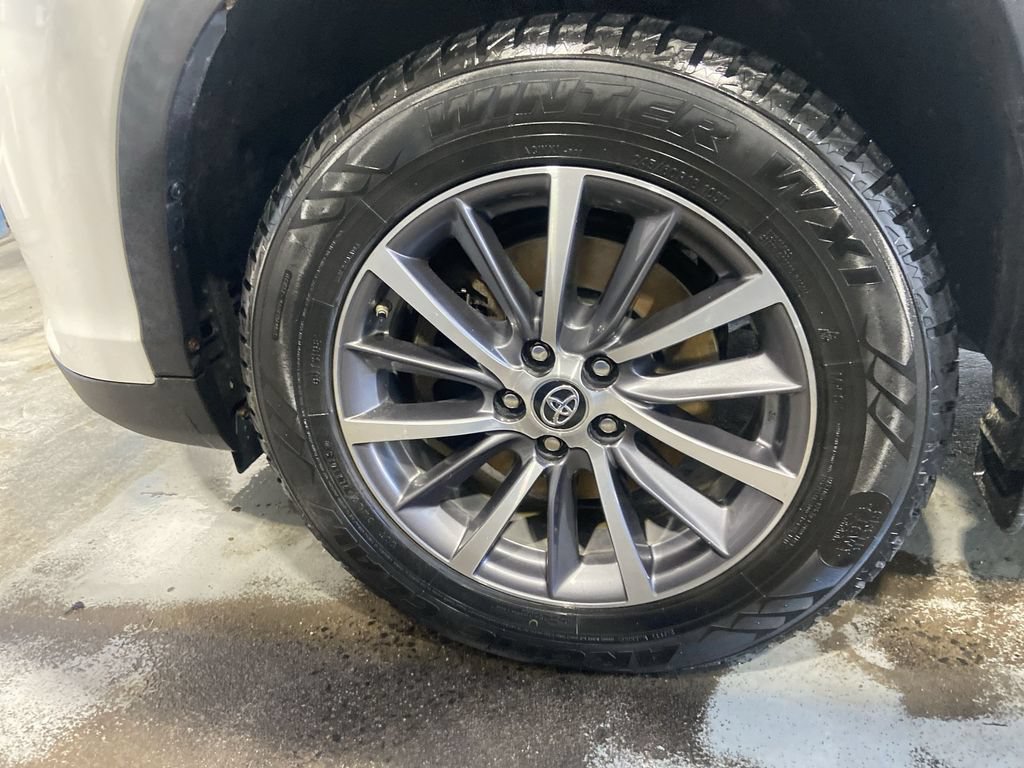 Used 2019 Toyota Highlander XLE AWD/4WD image 33