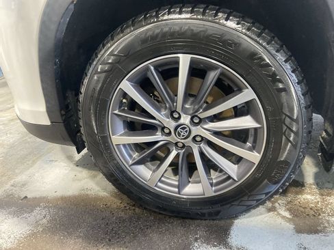 Used 2019 Toyota Highlander XLE AWD/4WD image 33