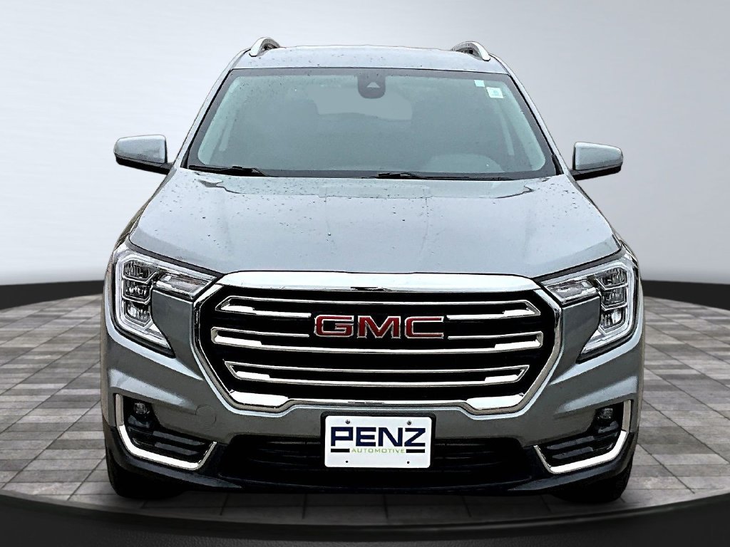 Used 2023 GMC Terrain SLT AWD/4WD image 2