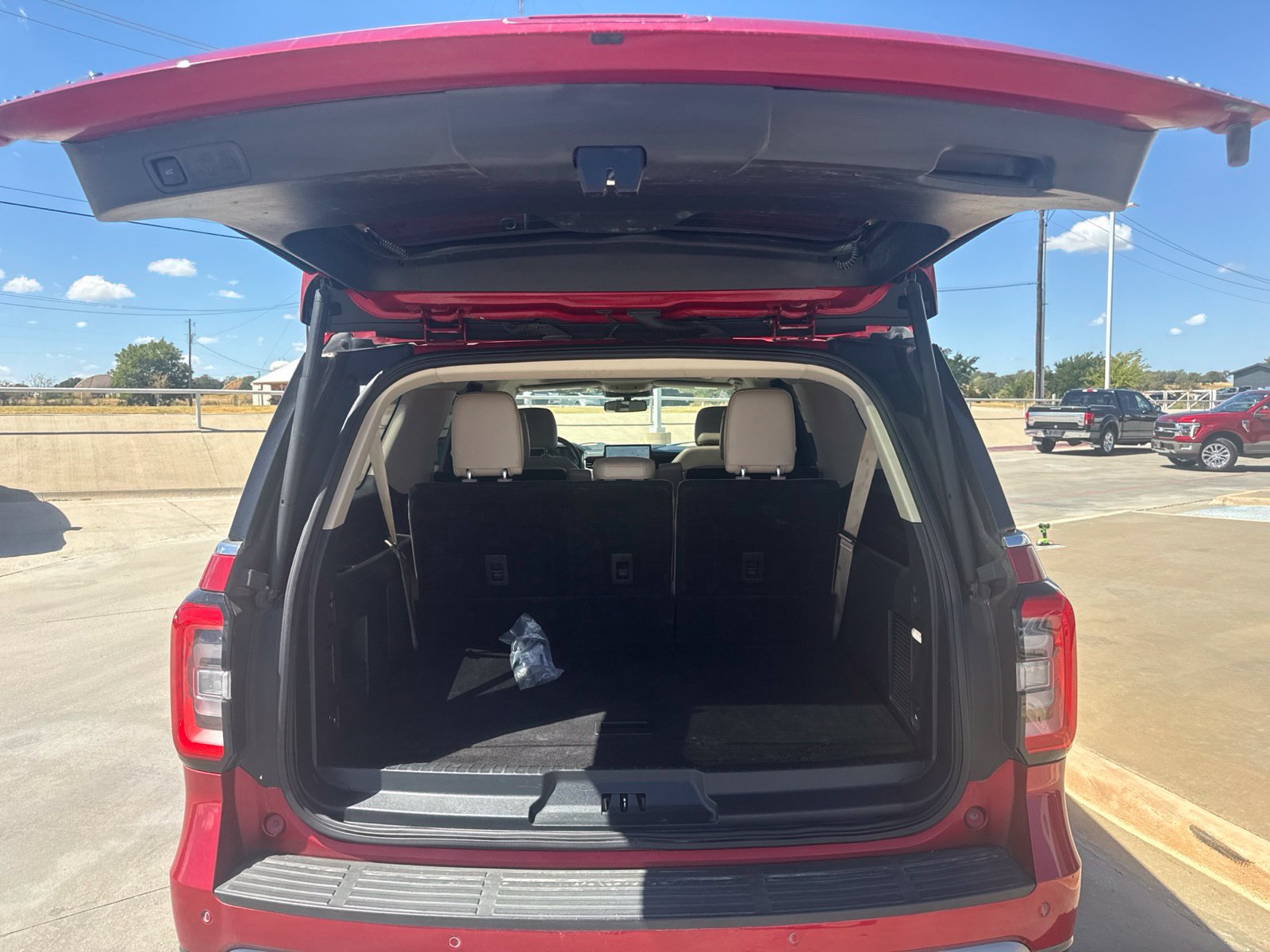 Certified 2022 Ford Expedition Max Limited RWD image 9