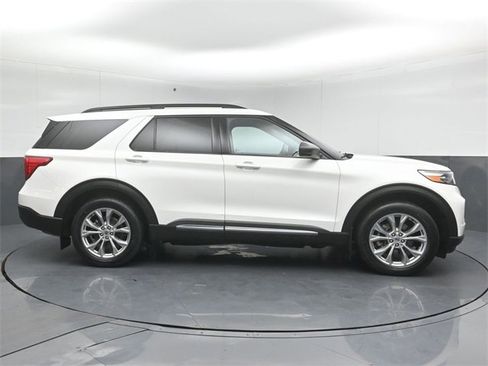 Certified 2021 Ford Explorer XLT w/ Equipment Group 202A image 8