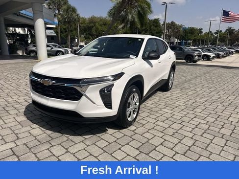 Used 2025 Chevrolet Trax LS FWD image 21