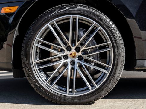 Certified 2023 Porsche Macan image 14