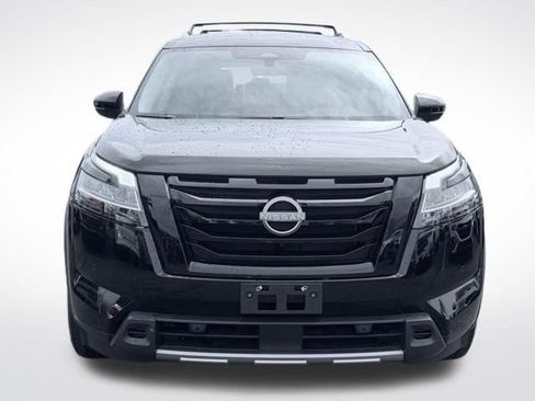 Used 2024 Nissan Pathfinder SL w/ Black Appearance Package AWD/4WD image 2