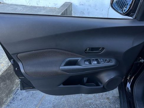 Used 2019 Nissan Kicks S image 12