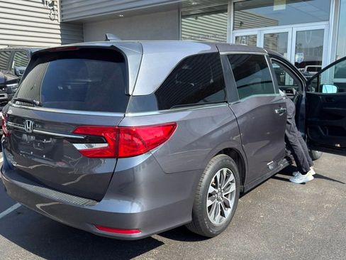 Used 2023 Honda Odyssey EX-L image 3