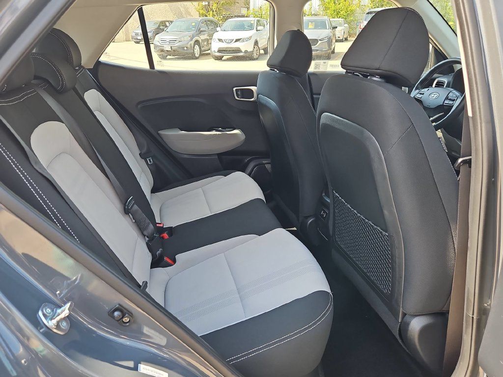 Used 2025 Hyundai Venue SEL FWD image 30