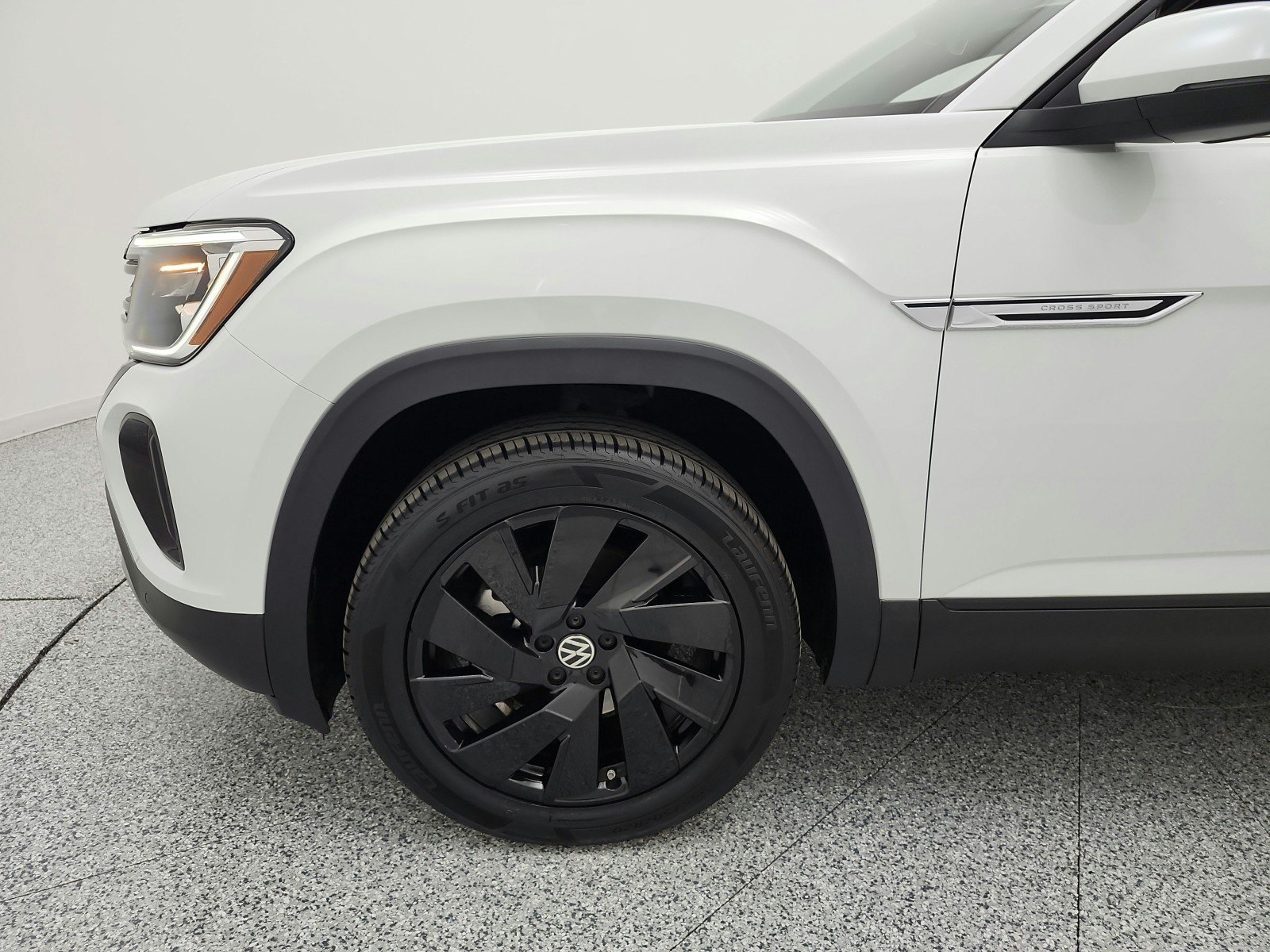 Used 2024 Volkswagen Atlas Cross Sport SE w/ Black Wheel Package FWD image 17