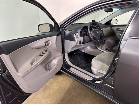 Used 2013 Toyota Corolla LE image 2