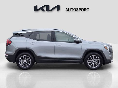 Used 2024 GMC Terrain SLT image 7