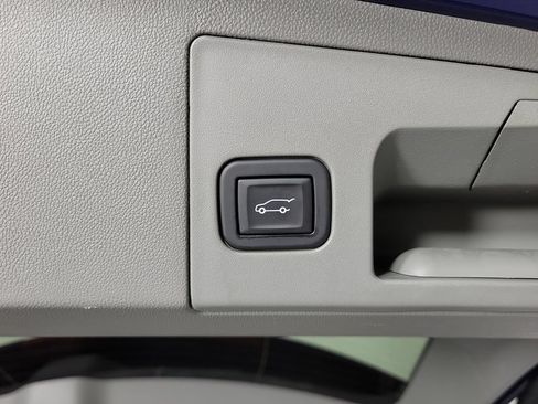 Used 2024 Cadillac XT5 Premium Luxury FWD image 8