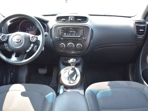 Used 2018 Kia Soul FWD image 12