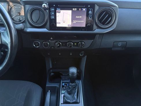 Used 2016 Toyota Tacoma TRD Sport image 3