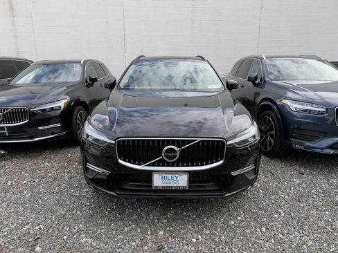 Certified 2022 Volvo XC60 B5 Momentum w/ Climate Package image 2