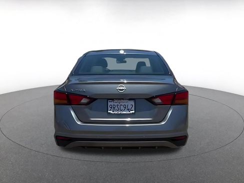 Used 2025 Nissan Altima 2.5 SV FWD image 12