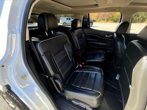 Used 2022 GMC Acadia Denali w/ Denali Technology Package image 23