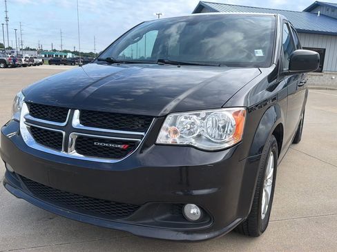 Used 2019 Dodge Grand Caravan SXT w/ Driver Convenience Group FWD image 4