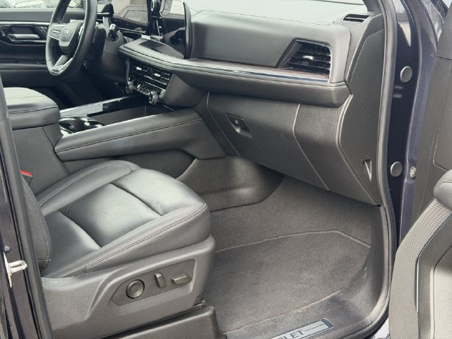 Used 2025 Chevrolet Tahoe Z71 AWD/4WD image 16