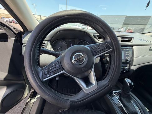 Used 2017 Nissan Rogue SV AWD/4WD image 12