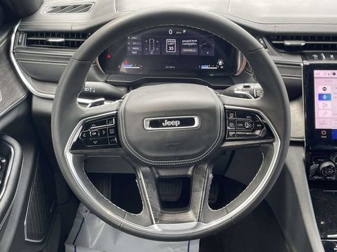 Certified 2023 Jeep Grand Cherokee Overland AWD/4WD image 24