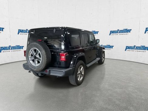 Used 2018 Jeep Wrangler Unlimited Sahara AWD/4WD image 10