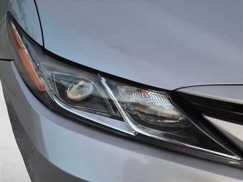 Used 2022 Toyota Camry LE FWD image 4