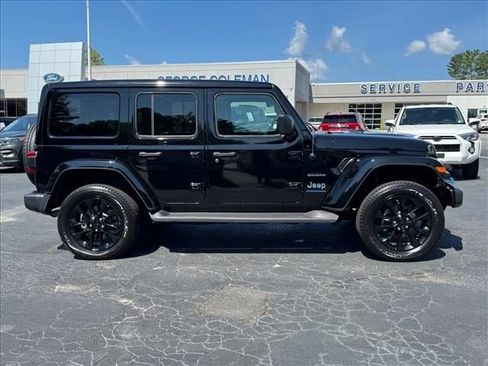 Used 2023 Jeep Wrangler Unlimited Sahara w/ Cold Weather Group AWD/4WD image 3