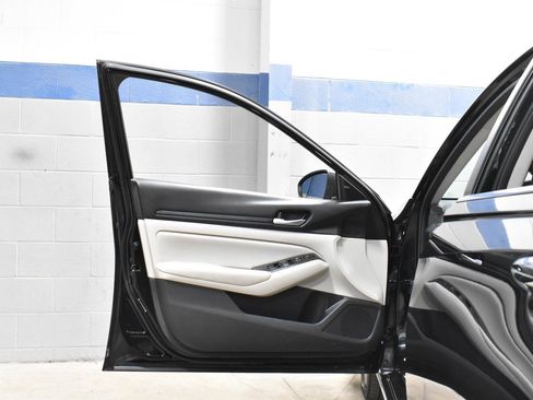 Used 2024 Nissan Altima 2.5 SV image 9