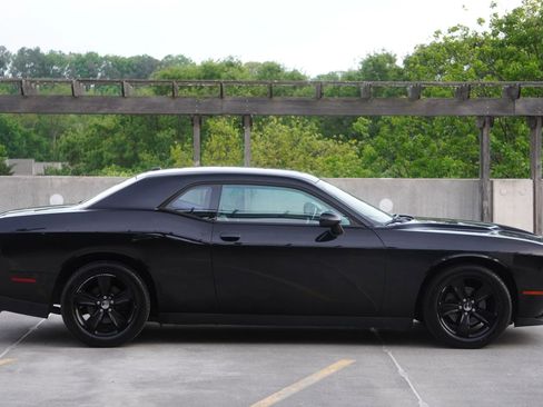 Used 2017 Dodge Challenger SXT image 17