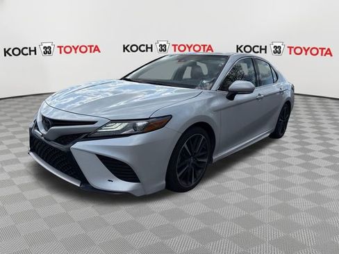 Used 2019 Toyota Camry XSE image 3
