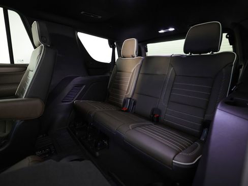 Used 2026 GMC Yukon Denali Ultimate w/ LPO, Floor Liner Package AWD/4WD image 15