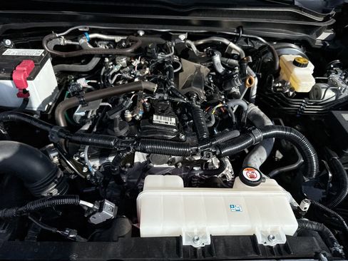 Certified 2025 Toyota Tacoma SR5 image 18