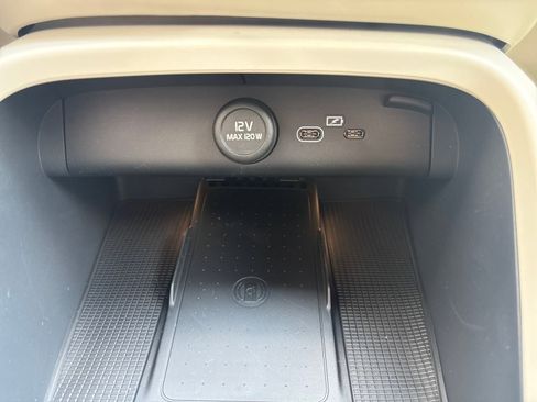 New 2026 Volvo XC40 B5 Plus w/ Protection Package Premier image 24