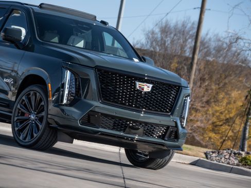 Used 2026 Cadillac Escalade V image 7