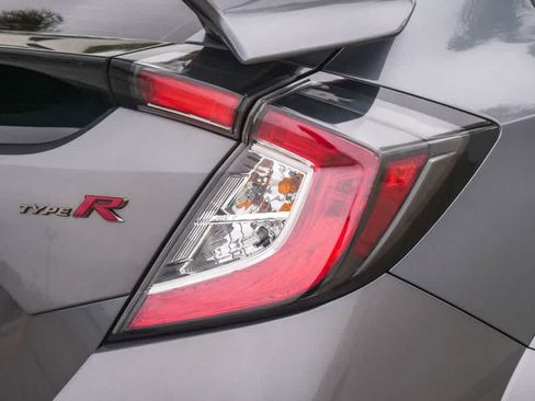 Used 2018 Honda Civic Type R image 10