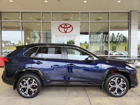 Certified 2024 Toyota RAV4 XSE w/ Weather Package AWD/4WD image 3