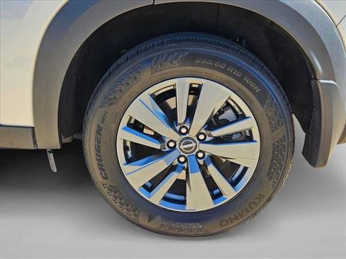 Used 2024 Nissan Pathfinder SV w/ SV Premium Package FWD image 25