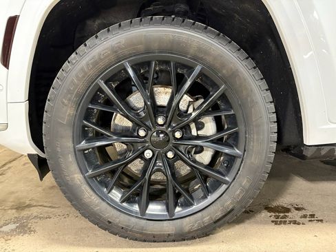 Used 2022 Jeep Grand Cherokee L Summit w/ Advanced Protech Group IV AWD/4WD image 28