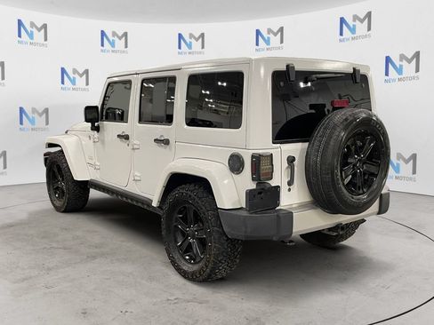 Used 2015 Jeep Wrangler Unlimited Sahara w/ Connectivity Group AWD/4WD image 3