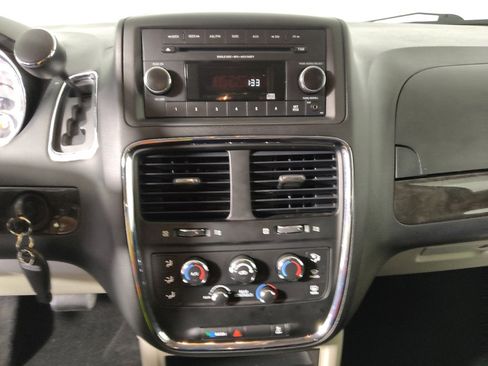 Used 2017 Dodge Grand Caravan SE FWD image 25