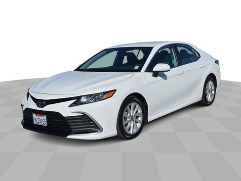 Used 2023 Toyota Camry LE image 4