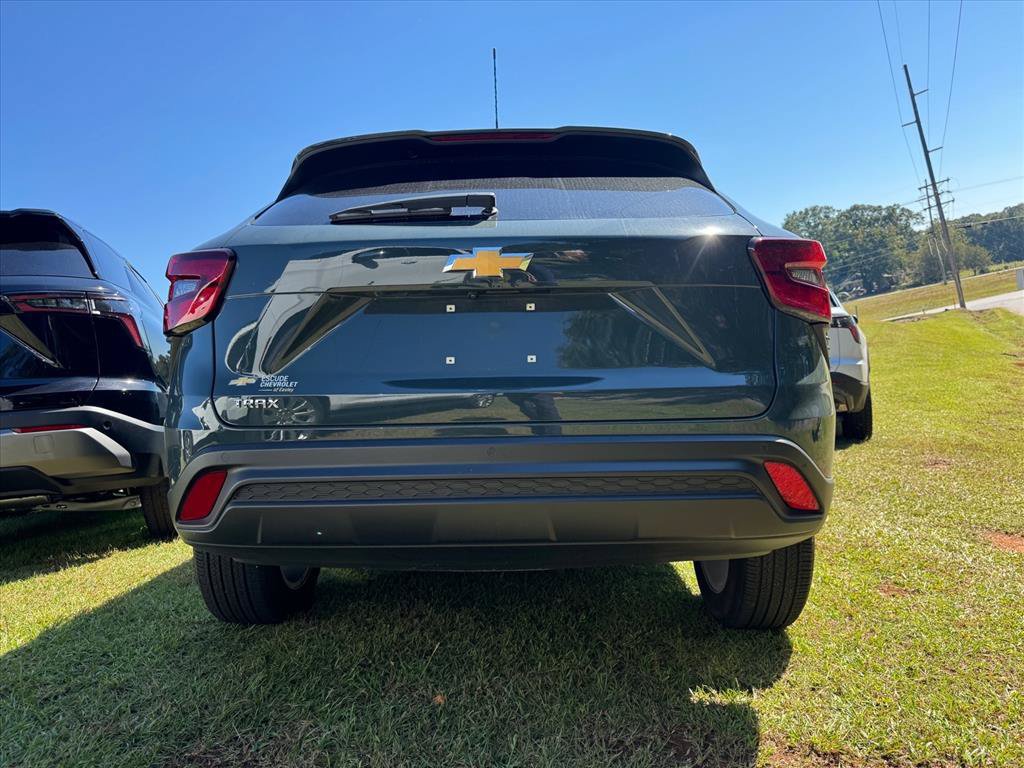 Used 2025 Chevrolet Trax LS w/ LS Convenience Package FWD image 6